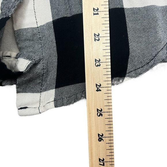 Sanctuary Black & Cream Plaid Long Sleeve Button Down Shirt Women’s Size Medium - Picture 12 of 16